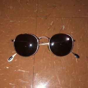 Gold rim circle sunglasses
